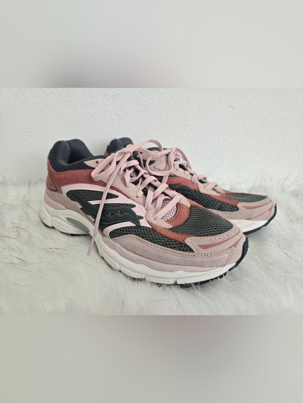Saucony Women's ProGrid Omni 9 Running Shoes 6.5